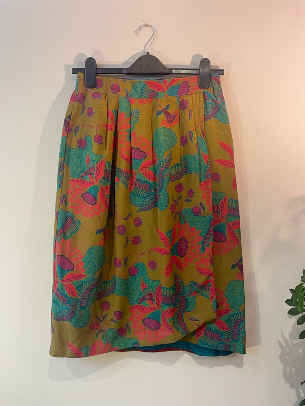 VTG CELEBRITY Silk Botanical Floral Midi Skirt